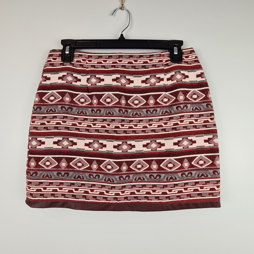Jack Women's Tapestry Mini Skirt Size 4 Red Lined‎ Faux Leather Trim Zip Aztec